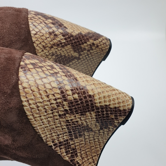 Beverly Feldman Booties brown suede snake print wedge 4" zipped up almond toe 7 - Picture 9 of 15
